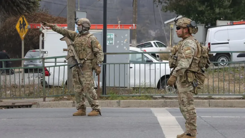 La medida fue oficializada mediante un bando de la Jefatura de la Defensa Nacional, en el marco del Estado de Excepción vigente en la región del Biobío., armada_chile