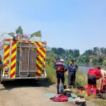 Voluntarios de la Primera Compañía de Bomberos de Los Ángeles acudieron al rescate de la persona en San Carlos de Purén, Cuerpo de Bomberos de Los Ángeles