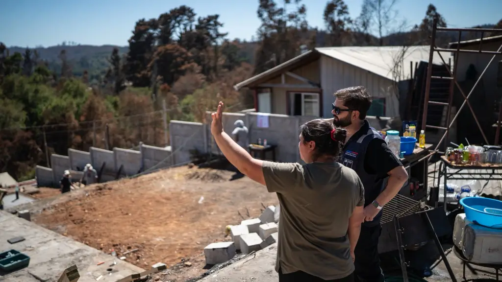 El recorrido se desarrolló en el sector Lo Tato, en la comuna de Concepción, donde el Mandatario se reunió con vecinas y vecinos que ya han recibido sus soluciones habitacionales de emergencia., X: @GabrielBoric