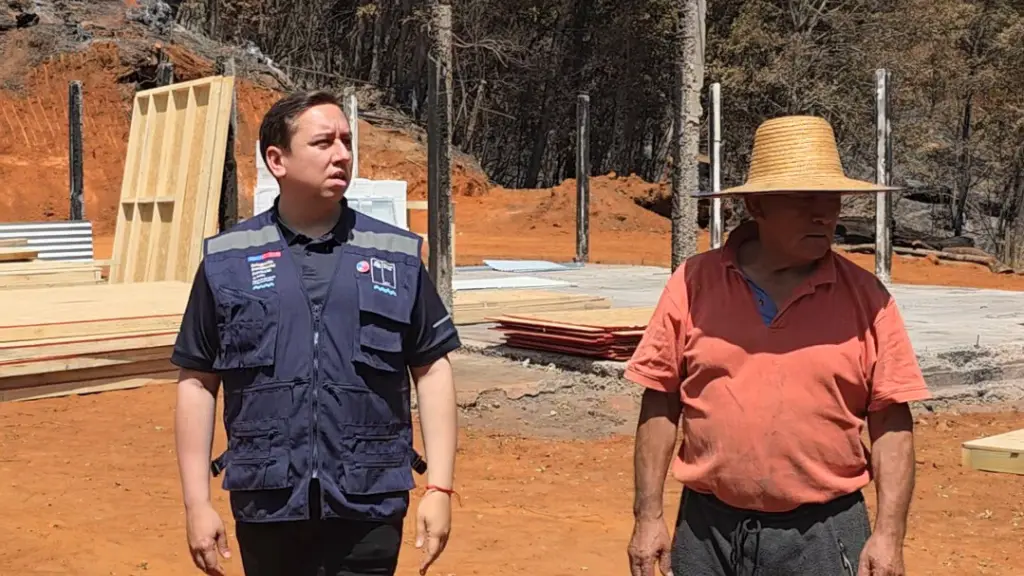 Entrega de viviendas a familias afectadas por incendios en Laja y Nacimiento., DPP Biobío