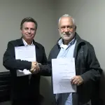 El alcalde de Mulchén, José Miguel Muñoz, durante la formalización de la adquisición del paño de cinco hectáreas ubicado en el sector Granadero, que será destinado al nuevo cementerio comunal, Municipalidad de Mulchén