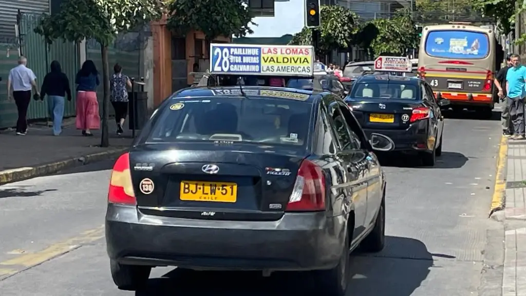A diferencia de Concepción, en Los Ángelesel parque automotriz de taxis colectivos no ha disminuído, Esteban Sepúlveda / La Tribuna