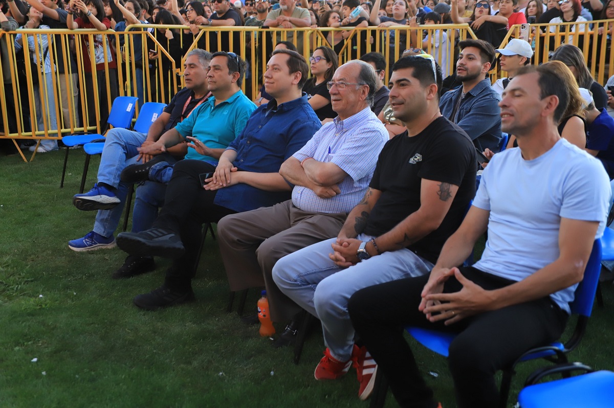 Autoridades locales presenciaron el espectáculo desde el Estadio Municipal durante el desarrollo del festival. / Municipalidad de Los Ángeles