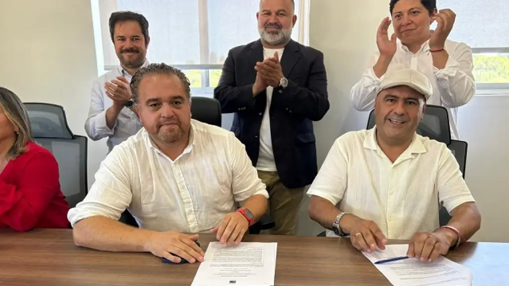 Alcalde de Quilaco y Gobernador Regional del Biobío firman convenio para adquirir vehículos inclusivos, Municipalidad de Quilaco