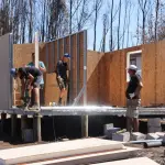 La medida apunta a acelerar soluciones habitacionales transitorias, permitiendo que los propios afectados gestionen la compra de materiales de construcción y ferretería para iniciar la rehabilitación temprana de sus viviendas., Gobierno de Chile