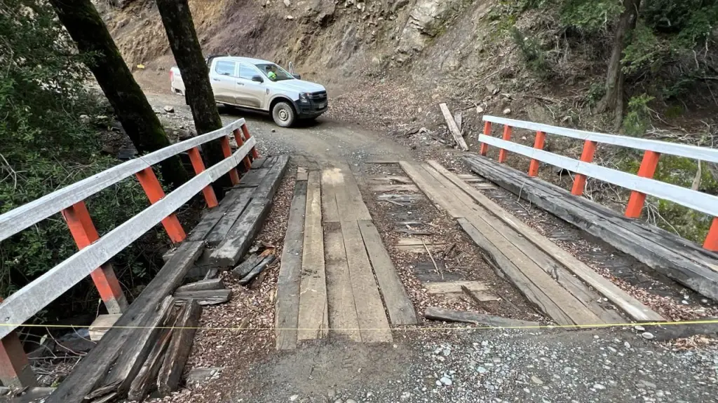 Reparación del puente ubicado en el camino 5, Camino Rahueco, sector Cañicú, Cedida