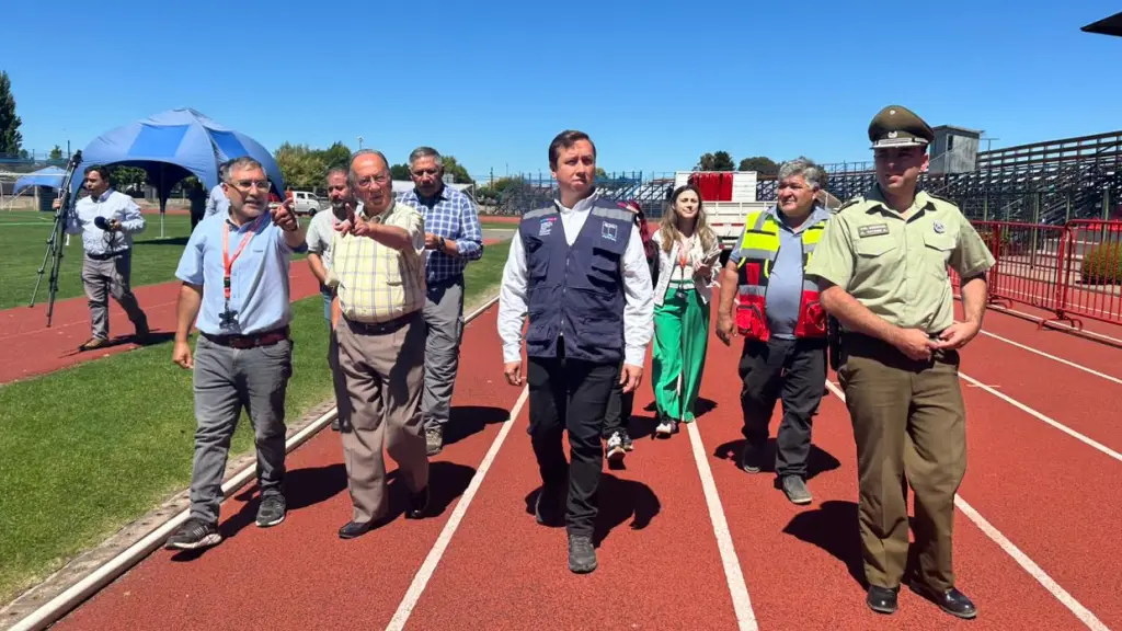Autoridades realizaron una visita inspectiva al estadio municipal en la antesala del show Vive Los Ángeles 2026., Nicolás Maureira | La Tribuna