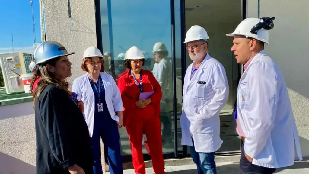 Visita a trabajos de habilitación de nuevas residencias médicas,, Hospital de Los Ángeles