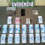 Droga, dinero en efectivo y teléfonos celulares fueron incautadas por Carabineros, Cedida