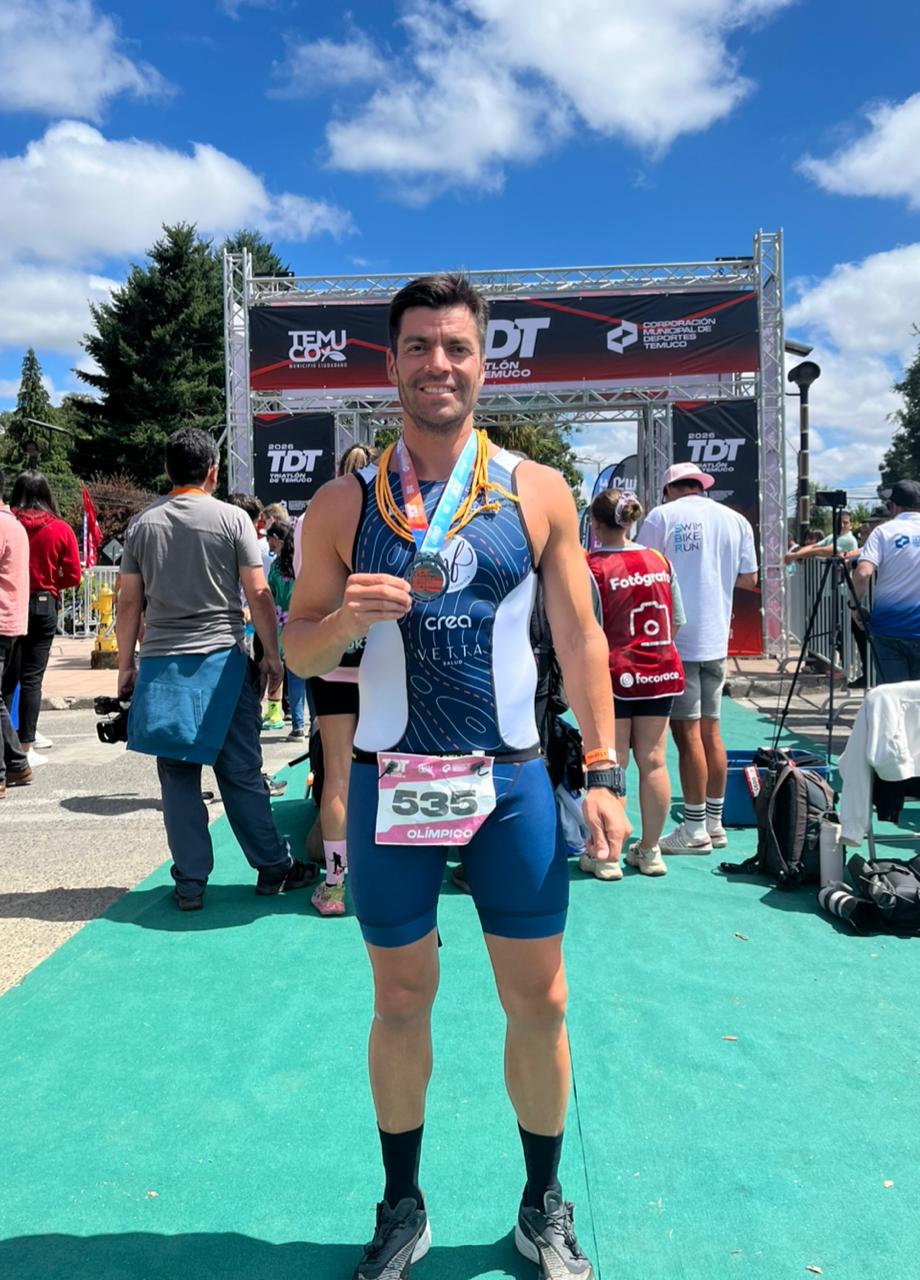 Fernando Ponce celebra su tercer lugar en el Triatlón de Temuco tras una exigente competencia en la distancia olímpica / La Tribuna