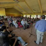 Alcalde Cristian Oses Abuter encabezó reunión con beneficiarios del Programa de Residencias Estudiantiles 2026, Municipalidad de Santa Bárbara