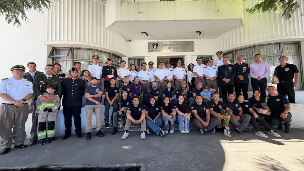 La jornada incluyó un homenaje a voluntarios de Coronel y Penco por rescatar a una familia en Lirquén., Cedida