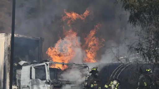 Presidente Boric confirma cuatro víctimas fatales tras explosión e incendio de camión en la Región Metropolitana
