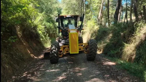 Refuerzan la mantención de caminos en el área rural de Santa Bárbara