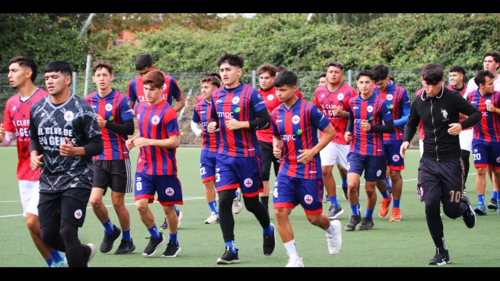 El plantel de Iberia CDSC realizó su primer entrenamiento oficial de la temporada 2026 en la cancha del Complejo Deportivo Orompello, La Tribuna