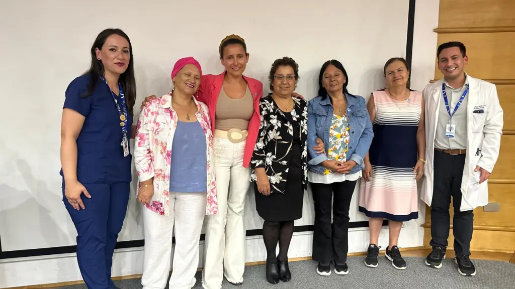 Ceremonia para pacientes dados de alta tras finalizar su tratamiento de quimioterapia. | Andes Salud