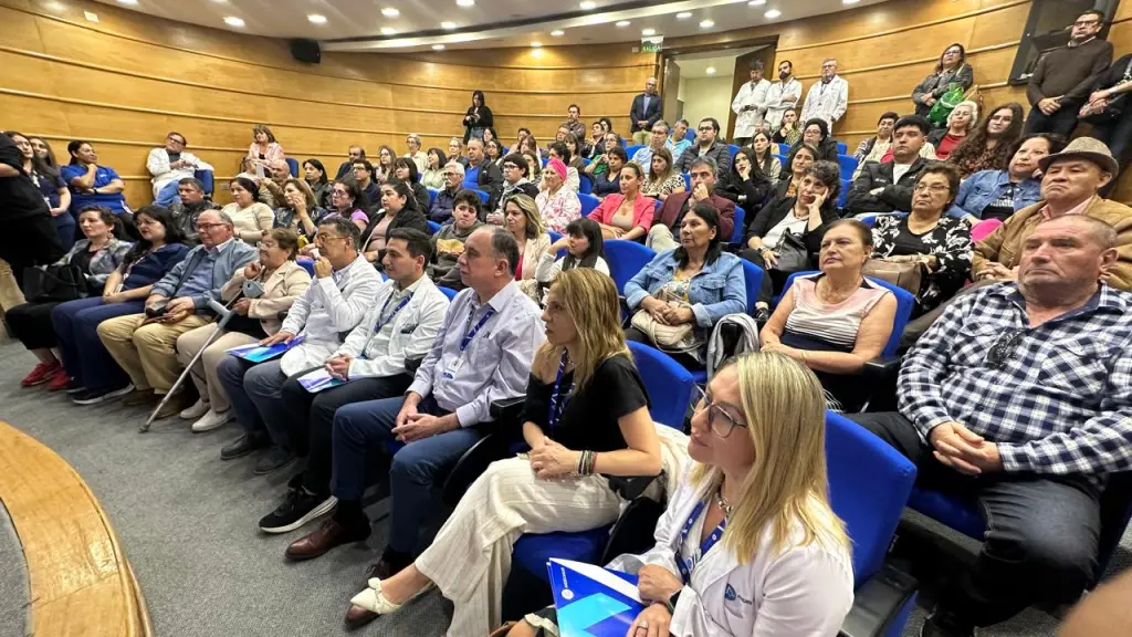 Ceremonia para pacientes dados de alta tras finalizar su tratamiento de quimioterapia. | Andes Salud