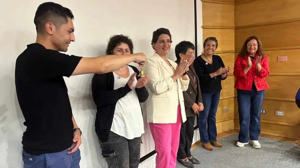 Ceremonia para pacientes dados de alta tras finalizar su tratamiento de quimioterapia. | Andes Salud