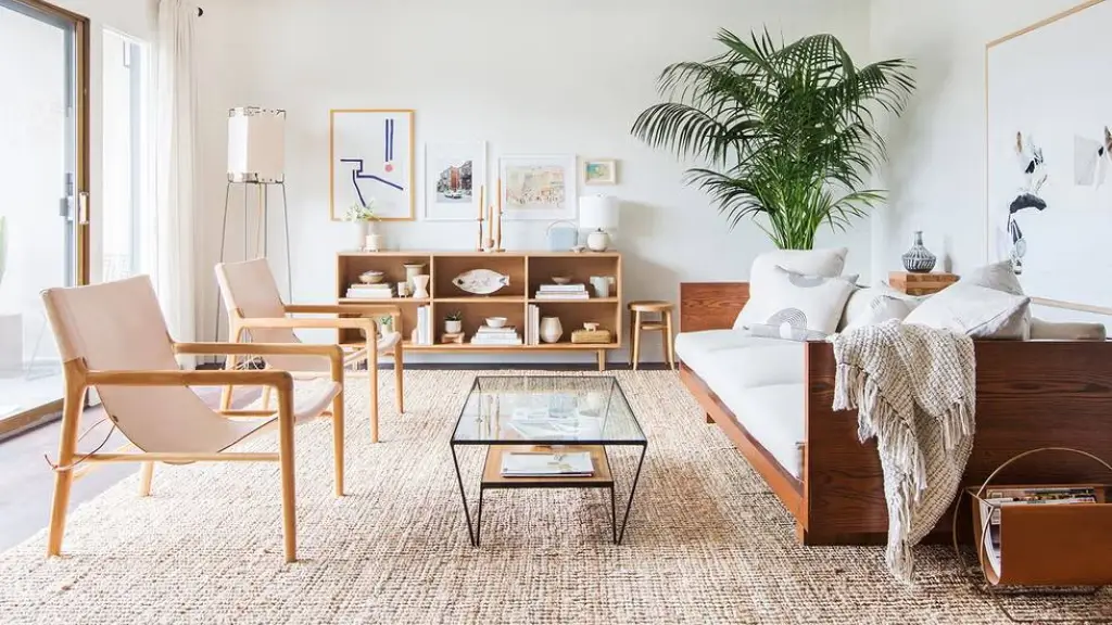 En un living Japandi no hay exceso de muebles ni decoración acumulada. Todo se ve simple, pero no vacío.