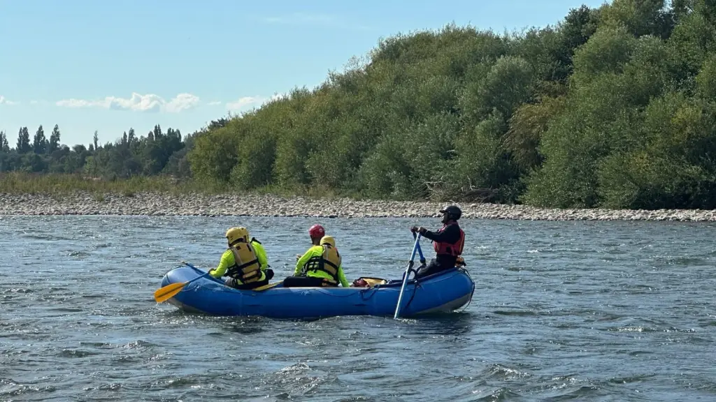 Labores de búsqueda realizadas en el río Biobío por el Cuerpo de Bomberos de Mulchén. , Cuerpo de Bomberos de Mulchén