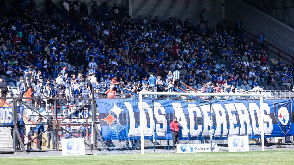 El Estadio de Talcahuano, que días antes había albergado fútbol profesional con hinchas en sus gradas, este domingo fue a puerta cerrada, La Tribuna