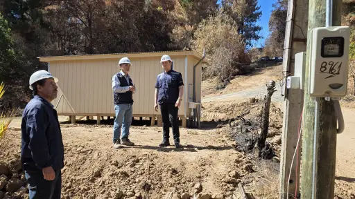 Refuerzan fiscalización eléctrica en viviendas para damnificados por incendios en Nacimiento