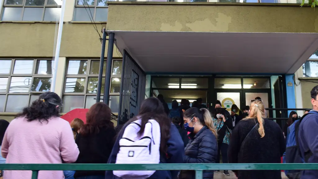 En Laja entregarán ayuda a estudiantes damnificados por los incendios forestales, Contexto