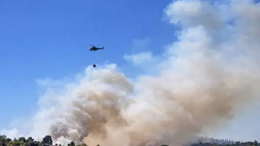 Incendio forestal en Los Ángeles habría iniciado por las chispas de una maquina soldadora