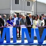 Autoridades y dirigentas participaron en el corte de cinta y la entrega simbólica de llaves a las 298 familias beneficiadas., Jeremy Valenzuela | La Tribuna