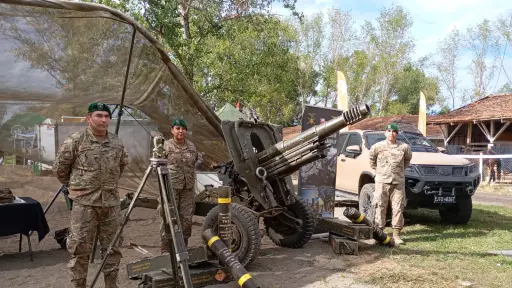 Destacamento N°17 de Los Ángeles exhibe capacidades del Ejército en Expo Socabio con muestra de material PARME anfibio, invernal y de montaña