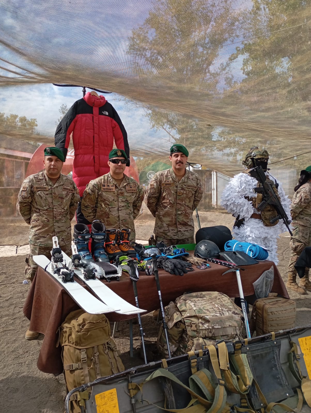 Destacamento N°17 Los Ángeles, detalló el despliegue institucional y el tipo de equipamiento presentado al público. / Diario La Tribuna