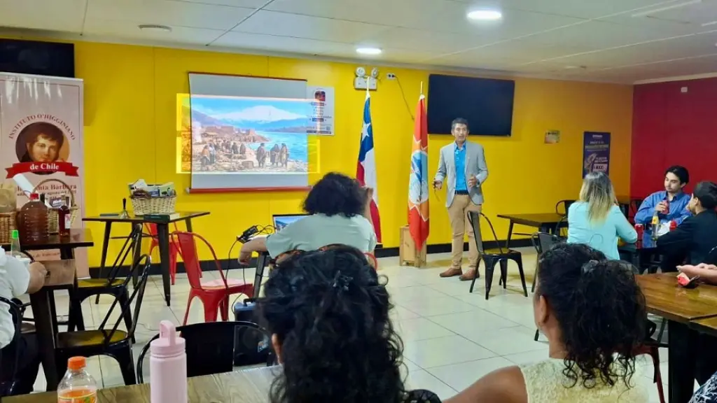 Asistentes participaron en la segunda tertulia organizada por la filial local del Instituto O’Higginiano, instancia realizada en un restaurante de la comuna y centrada en la historia y memoria territorial., Instituto O’Higginiano Filial Santa Bárbara