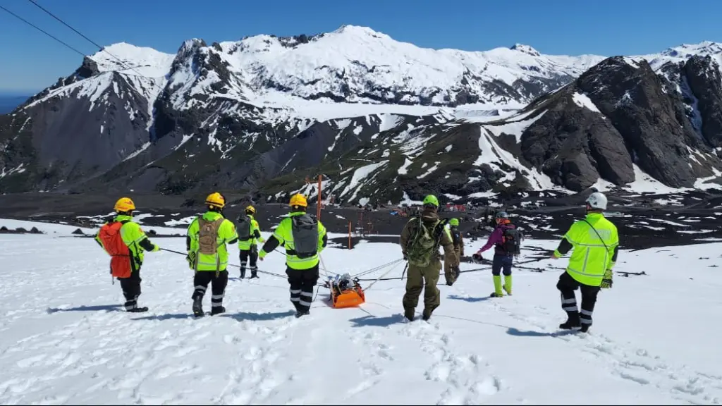 Voluntarios de Antuco se especializan en rescates agrestes ante aumento de accidentes, CB Antuco