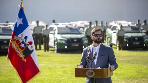 Carabineros nombra al presidente Boric como 