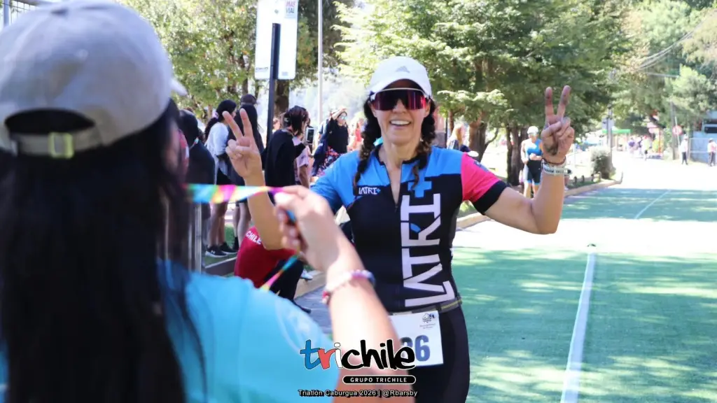 Paola Krause arribando a la meta, primera en su categoría, La Tribuna