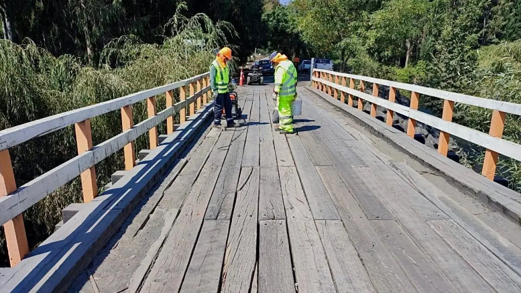 Puente Huépil en la ruta Q-973 presenta desnivel en el acceso sur, según informó la Municipalidad de Tucapel., Municipalidad de Tucapel