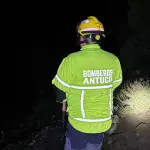 Funcionarios de la Tenencia Antuco (F) y voluntarios de Bomberos encabezaron el operativo en la zona cordillerana., Cedida