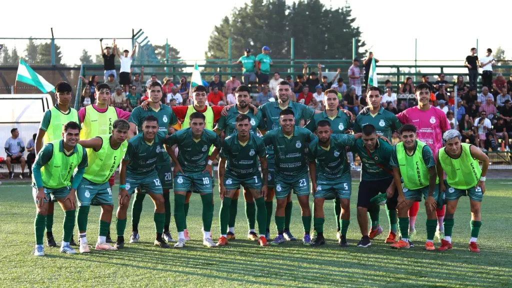 Intensidad y emoción hasta el último minuto marcaron el empate entre Comunal Cabrero y Fernández Vial, La Tribuna