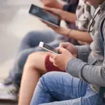 La regulación comenzará a aplicarse desde el inicio del año escolar 2026 en todos los niveles obligatorios., Freepik 