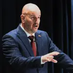 Aseguró que la decisión responde a la protección de la seguridad nacional., contexto