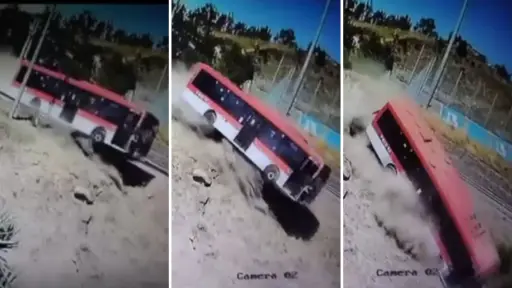 Bus del transporte público se desbarrancó en curva de Lo Barnechea 