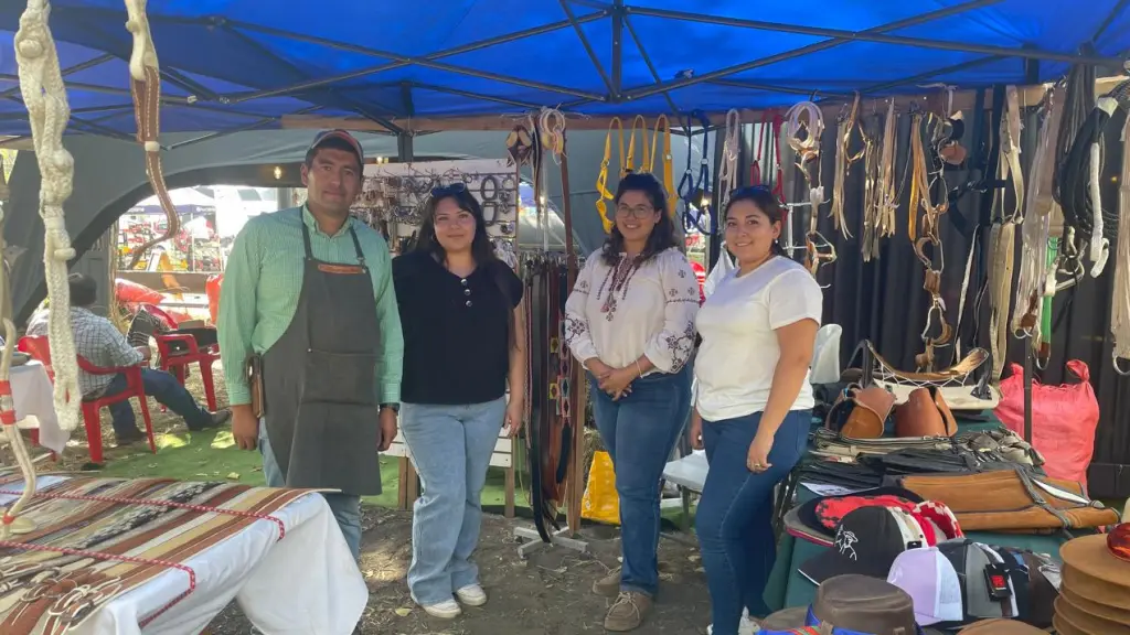 Alexis Maureira junto a su familia en la Expo Socabio 2026, La Tribuna