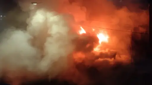 Incendio en panadería de Los Ángeles fue controlado por bomberos, vecinos y familiares