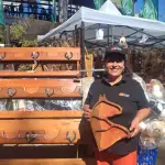 'Yo esto lo veo como una empresa, como un negocio. Yo vivo de esto (...) Mi trabajo es rústico, lo que no quiere decir mal terminado; tiene un excelente acabado'  Carolina Carrillo Panes, artesana