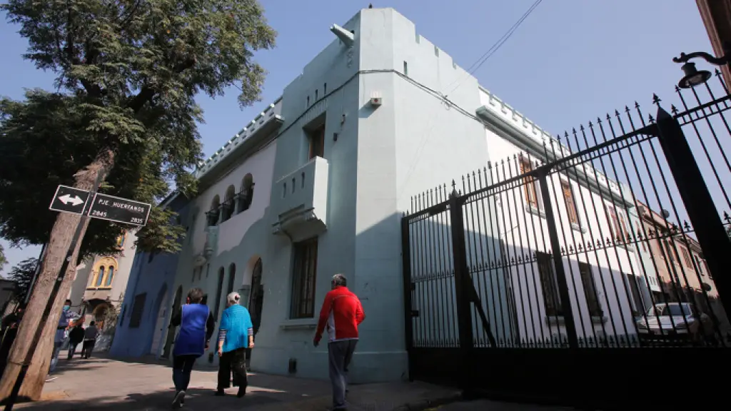 836 millones de pesos: ponen en venta casa del ex presidente Gabriel Boric en Santiago, Emol 