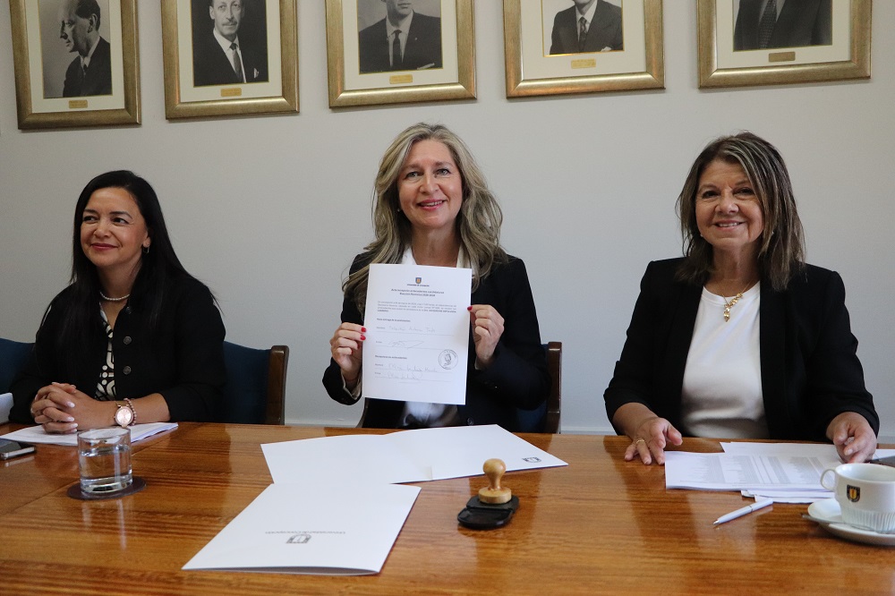 La inscripción formal de su candidatura se realizó en el edificio de Rectoría del plantel respaldada por cerca de 200 firmas de académicas y académicos que habilitaron su participación en el proceso electoral universitario. / Diario La Tribuna