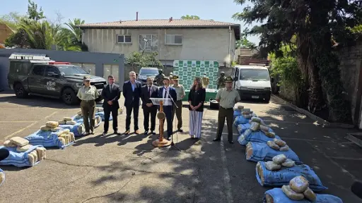 Sorprenden a dos extranjeros con más de 400 kilos de marihuana en la Ruta 5