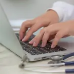 En la provincia de Biobío, el Servicio de Salud ha avanzado en la implementación de diversas estrategias de transformación digital., Freepik