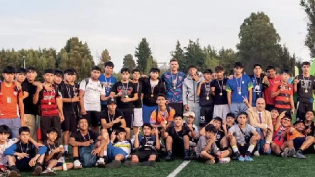 Diego Ruiz traspasando sus conocimientos a jóvenes promesas del fútbol chileno., Cedida