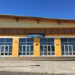 Como medida preventiva inmediata, el establecimiento ha dispuesto reforzar el cumplimiento del Reglamento Interno, estableciendo que los estudiantes deberán permanecer en el recinto durante toda la jornada escolar, no permitiéndose salidas antes del horario de término establecido.